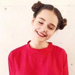 Meet your Posher, Claudia